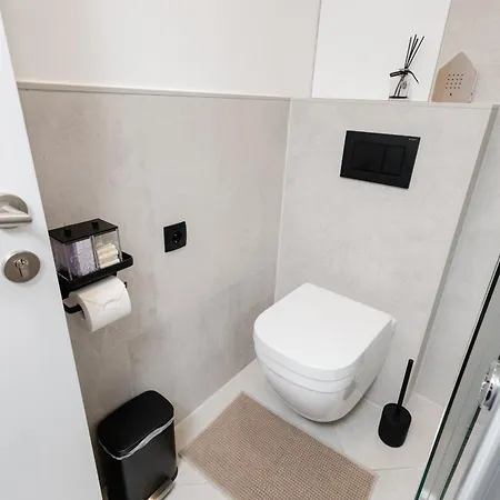 Modern Near Center & Messe Apartman