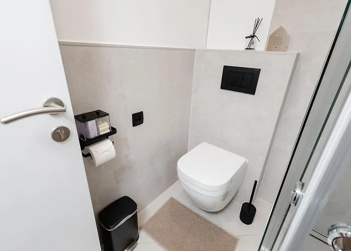 Modern Near Center & Messe Apartment